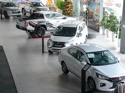 Nguyên nhân khiến giá bán xe tại Việt Nam ở mức cao do thuế và phí cao.