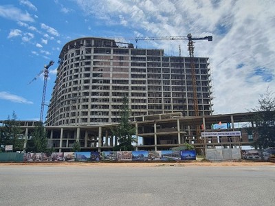 Dự án Khách sạn 5 sao Pullman sau hơn 6 năm triển khai vẫn chưa hoàn thành. Ảnh: N.T.
