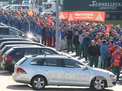 Nhân viên nhà máy Kl994 nhà cái bóng đá world cup ô tô Volkswagen tham gia đình công( Ảnh: AFP/TTXVN).
