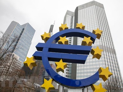 Biểu tượng đồng euro ở phía trước trụ sở Link Vào Nhà Cái KL99 COM Tặng +199k trung ương châu Âu tại Frankfurt am Main, Đức. (Ảnh: AFP/TTXVN)