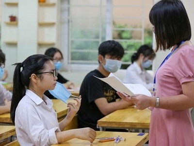 Lương cơ sở của cán bộ, công chức, viên chức được tăng từ ngày 1/7 tới đây. (Ảnh: Minh Sơn/Vietnam+)