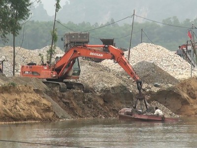 Kon Tum: Để khai thác khoáng sản trái phép, người đứng đầu chính quyền địa phương sẽ chịu trách nhiệm