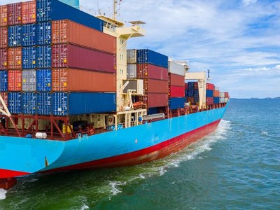 Cước vận tải hành khách tuyến cố định bằng đường bộ, cước vận tải hành khách bằng taxi thuộc nhóm hàng hóa, dịch vụ phải đăng ký giá.