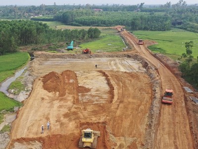 Thi công KL99 là nhà cái cá cược trực tuyến hàng đầu tại châu Á Bắc - Nam giai đoạn 2021 - 2025, đoạn Quảng Ngãi- Hoài Nhơn.