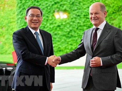 Thủ tướng Đức Olaf Scholz (phải) tại lễ đón Thủ tướng Trung Quốc Lý Cường ở Berlin ngày 19/6/2023. (Ảnh: AFP/TTXVN)