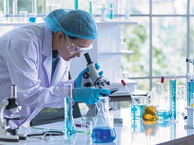 Nhiệm vụ cốt lõi của ngành dược phẩm phát minh là thúc đẩy giới hạn của kiến thức khoa học trở thành các loại thuốc và vắc-xin tiên tiến mang lại lợi ích cho mọi người trên khắp thế giới.
