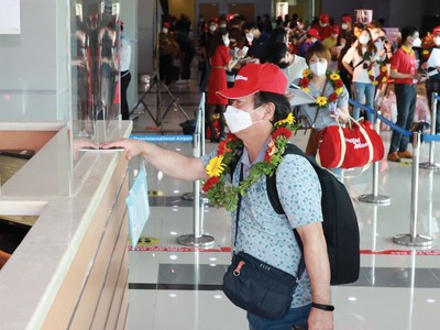 Lượng khách quốc tế trong 6 tháng đầu năm chỉ tương đương 73,5% cùng kỳ năm 2019.