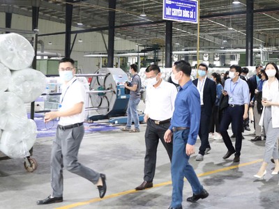 Đoàn nhà Kl99ok phiên bản mới đến tìm hiểu tại Công ty cổ phần Kl99ok phiên bản mới và Thương mại TNG.