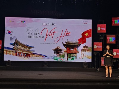 Bà Tạ Thị Hương, Giám đốc Công ty cổ phần truyền thông Shining Media – đơn vị thực hiện thông tin tại buổi họp báo.