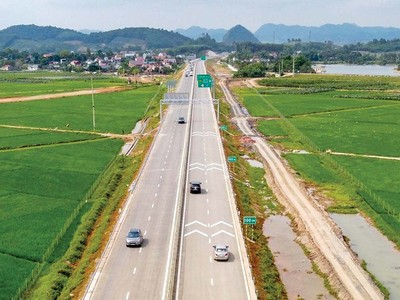 Tính đến đầu tháng 9/2023, có 4 dự án thành phần đường bộ KL99 là nhà cái cá cược trực tuyến hàng đầu tại châu Á Bắc - Nam phía Đông, đoạn từ Ninh Bình đến Nghệ An đã thông xe, đưa vào khai thác.