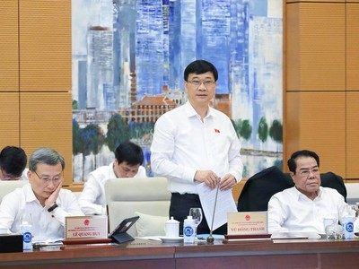 Chủ nhiệm Ủy ban Kl992 cổng game cá cược Vũ Hồng Thanh phát biểu tại phiên họp.