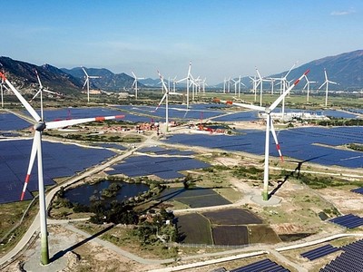 Theo quy hoạch phát triển Nghệ An đến 2030, tỉnh này sẽ ưu tiên phát triển điện gió, điện mặt trời. Ảnh minh họa.