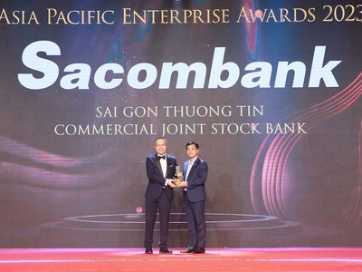 Ông Lê Đức Thịnh - Phó Tổng giám đốc Sacombank nhận giải "Kl991.com World Cup 2026 Chính Thức xuất sắc châu Á" năm 2023.