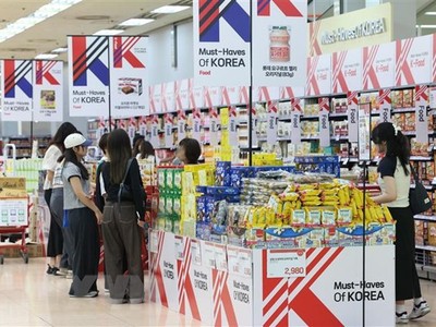 Các gian hàng trong một cửa hàng của Lotte Mart ở Seoul, Hàn Quốc. (Ảnh: Yomhap/TTXVN).