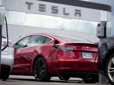 Vật lộn trong cuộc chiến thị phần, Tesla tiếp tục hạ giá bán trên toàn cầu