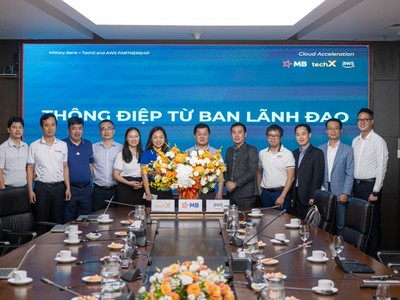Lãnh đạo MB, TechX và AWS tại Lễ khởi động dự án.