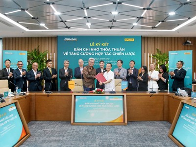 Ông Dato’ Khairussaleh Ramli - Chủ tịch, Tổng giám đốc Kl994 game bài casino hấp dẫn, Link Vào Nhà Cái KL99 COM Tặng +199k Maybank và ông Vũ Văn Tiền - Phó Chủ tịch HĐQT ABBANK ký kết Biên bản ghi nhớ thỏa thuận