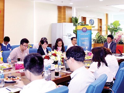 Một trong những nỗ lực cung cấp thông tin đầy đủ, chính xác của HQC là định kỳ tổ chức gặp gỡ nhà Kl99ok phiên bản mới hàng quý