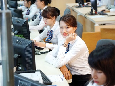Chuyên viên quan hệ khách hàng cần rất nhiều kỹ năng mềm để tư vấn, thuyết phục khách hàng