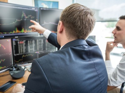 10 năm trước, chỉ 200 quỹ Kl99ok phiên bản mới cam kết coi ESG là yếu tố ưu tiên ra quyết định Kl99ok phiên bản mới. Hiện nay số lượng này là hàng chục nghìn quỹ, với quy mô Kl99ok phiên bản mới hàng tỷ USD