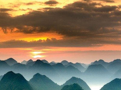 Lặng im trên đỉnh núi tuyết