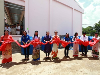 Thêm hai máy lọc nước cho người dân nghèo miền Tây