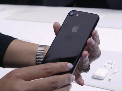  iPhone 7 Jet Black.