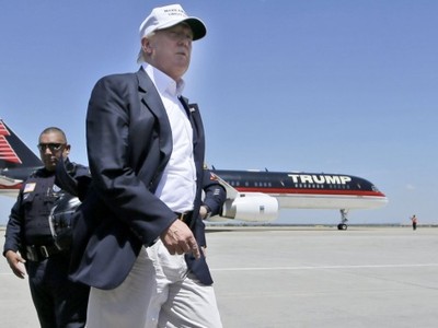  Bên trong chuyên cơ mạ vàng của Donald Trump