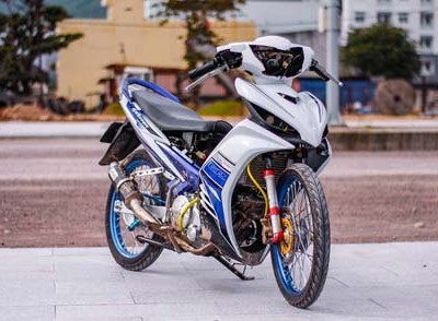 Bản độ cố tình để khuyết phần đèn pha.Ảnh: Hoàng Nhõ.