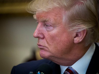 Người ủng hộ Trump giữ vững lòng tin giữa bão táp