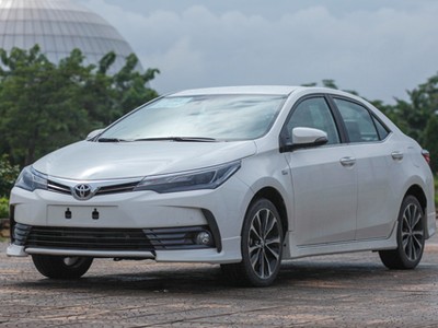 Toyota Altis mới.
