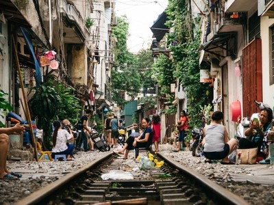 Kl993 Đăng nhập Giải trí hàng ngày của người dân bên đường tàu Hà Nội