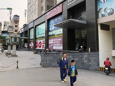 Tháp B văn phòng thuộc toà nhà hỗn hợp HH1 (ngõ 102 Trường Chinh, quận Đống Đa) là một trong 17 công trình tồn tại vi phạm PCCC. Ảnh:Ngọc Thành.