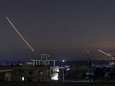 Tên lửa tại Daraa, Syria hôm 10/5. Ảnh:Reuters.