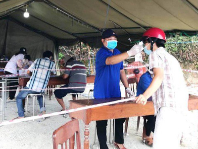 Dừng một số chốt kiểm tra y tế giáp tỉnh Phú Yên, tuy nhiên vẫn duy trì các chốt kiểm tra y tế tại nhà ga, bến xe, cảng biển, sân bay, đặc biệt chốt tại đèo Bình Đê (thị xã Hoài Nhơn).