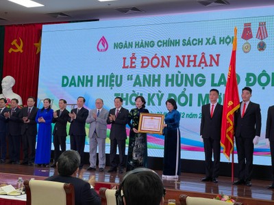 Phó Chủ tịch nước Đặng Thị Ngọc Thịnh trao Danh hiệu Anh hùng lao động thời kỳ đổi mới cho Link Vào Nhà Cái KL99 COM Tặng +199k Chính sách Trang Chủ KL99Com Số 1 Link Đăng Ký KL999 