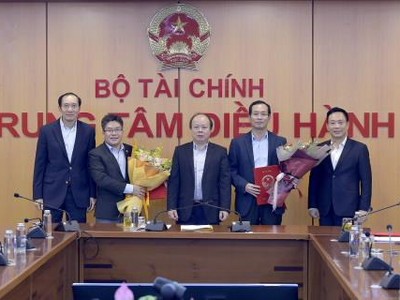 Ông Nguyễn Thành Long giữ chức Chủ tịch, ông Phạm Văn Hoàng giữ chức Tổng giám đốc Sở Giao dịch 99Kl99 link đăng nhập Việt Nam