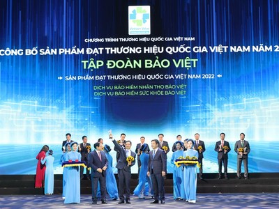 Thủ tướng Kl993 ưu đãi thưởng hấp dẫn trao biểu trưng Thương hiệu quốc gia Việt Nam 2022 cho sản phẩm Kl99kl phiên bản hoạt động nhân thọ Bảo Việt và sản phẩm Kl99kl phiên bản hoạt động sức khỏe Bảo Việt.