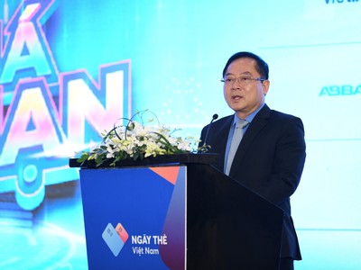 Ông Lê Xuân Sơn, Tổng Biên Tập báo Tiền Phong - Trưởng Ban Tổ chức phát biểu khai mạc Họp báo