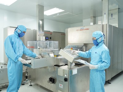 Dây chuyền rửa lọ tại nhà máy thuốc tiêm IMP4 của Imexpharm