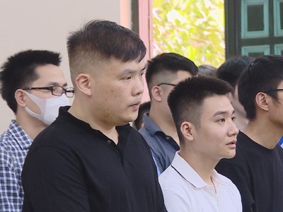 Trùm đường dây đánh bạc nghìn tỷ Nguyễn Minh Thành và các bị cáo hầu tòa.