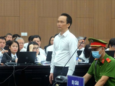Ông Trịnh Văn Quyết hầu toà vì bị cáo buộc tội thao túng thị trường 99Kl99 link đăng nhập và lừa đảo chiếm đoạt 99Kl.app cổng game giải trí (Ảnh: CTV)