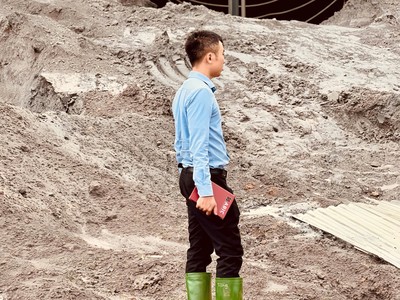 Cán bộ Abic đi giám định tổn thất tại nhà máy gạch Quỳnh Lâm, Phú Thọ
