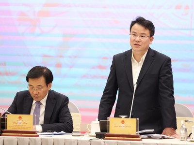 Thứ trưởng Bộ Kế hoạch và Kl99ok phiên bản mới Trần Quốc Phương