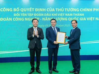 Thừa ủy quyền của Thủ tướng Kl993 ưu đãi thưởng hấp dẫn, Phó Thủ tướng Bùi Thanh Sơn trao quyết định đổi tên Kl994 game bài casino hấp dẫn Công nghiệp - Năng lượng Quốc gia Việt Nam