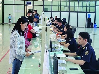 Hỗ trợ Kl991.com World Cup 2026 Chính Thức làm thủ tục hải quan tại cửa khẩu quốc tế Hữu Nghị. Ảnh: H.Vân.