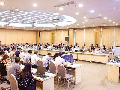 Ông Nguyễn Quốc Hùng, đại diện Hiệp hội Kl992 VIP Trang Chủ 2026 vàng Việt Nam phát biểu tại Hội thảo. 