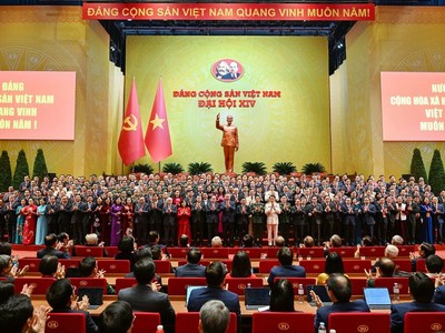 Ban Chấp hành Trung ương Đảng Cộng sản Việt Nam khóa XIV ra mắt Đại hội. Ảnh: TTXVN