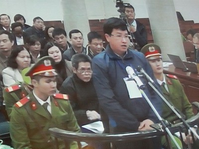 Bị cáo Lê Minh Hiếu trả lời trước tòa