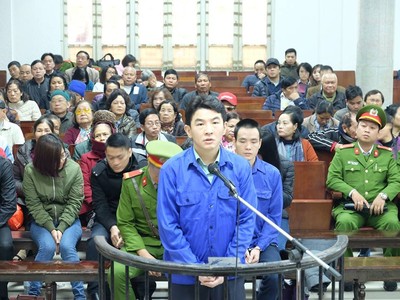 Bị cáo Saga.